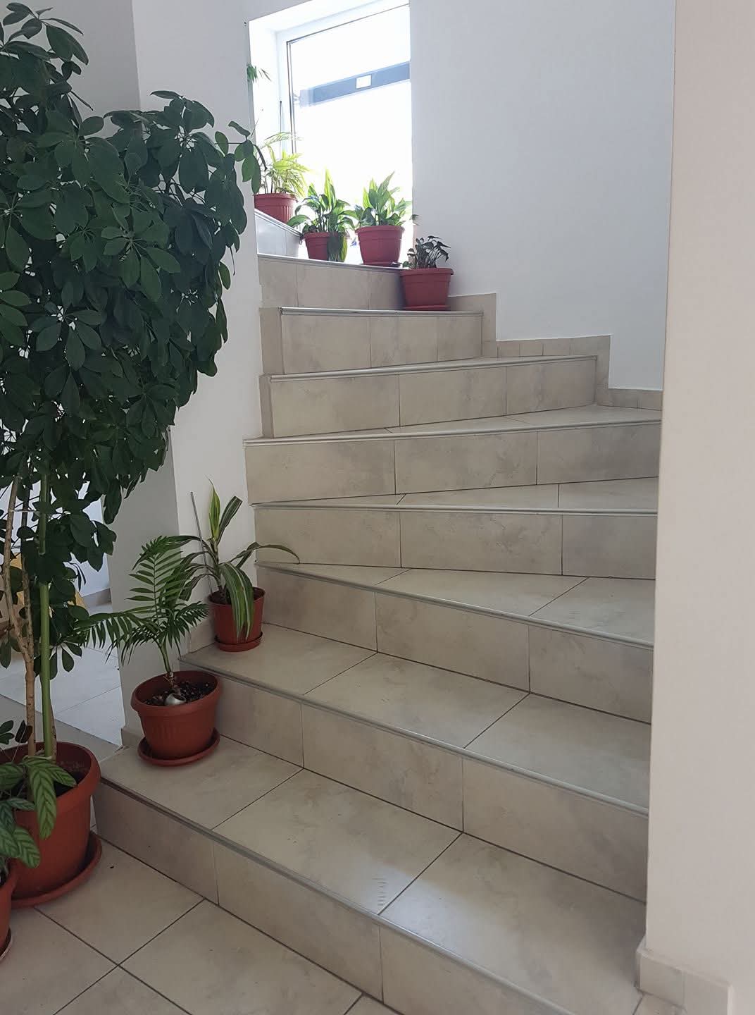 Зона за отдих край басейна